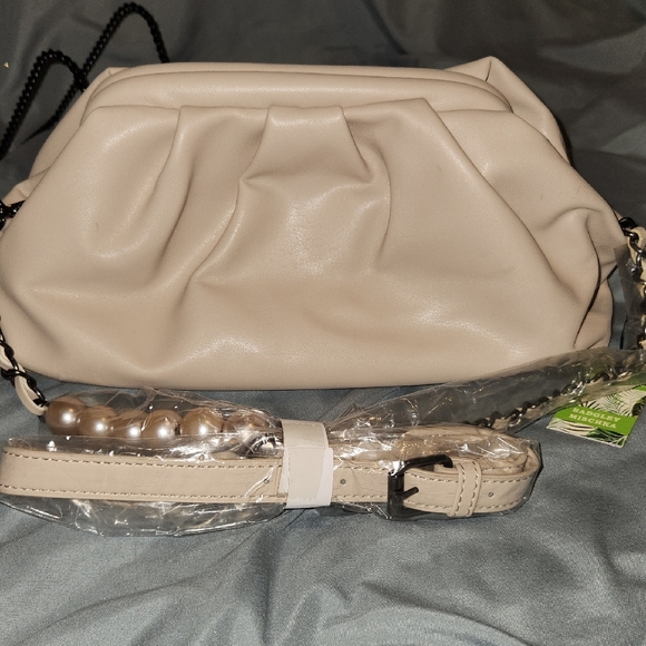 Badgley Mischka Cream Crossbody Bag - Picture 6 of 10